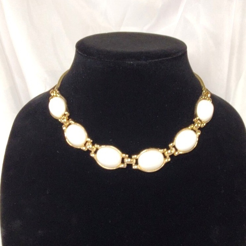 Vintage MONET Necklace Mid Century White Cabochons Bezel Set Necklace MCM Signed - Picture 2 of 6